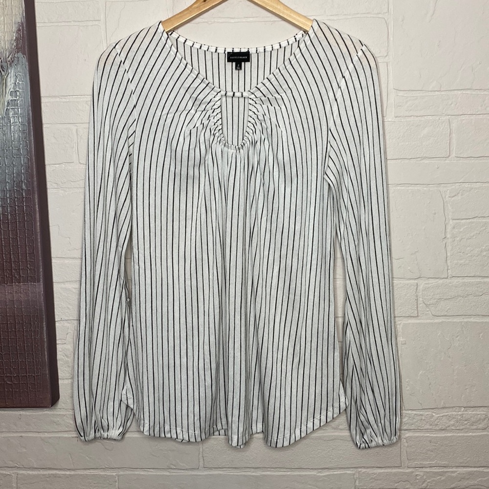 Buckle Black Keyhole Front Striped Top S